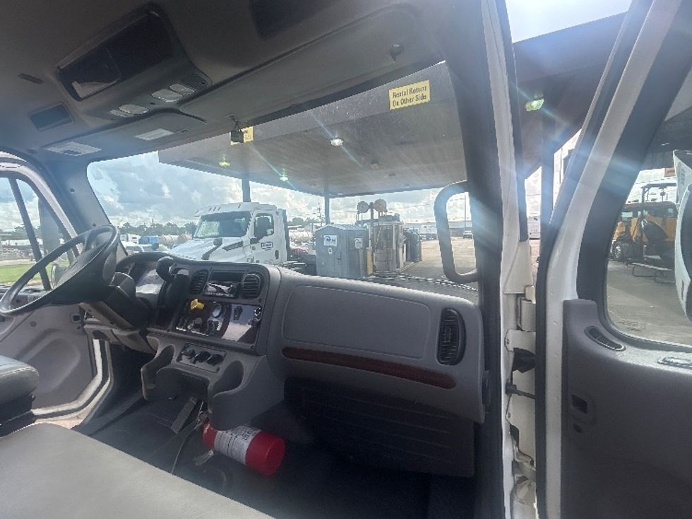 Medium Duty Box Truck-Light and Medium Duty Trucks-Freightliner-2023-M2-Beaumont-TX-95,926\n\t\tmiles-$ 68,750 - Image 20