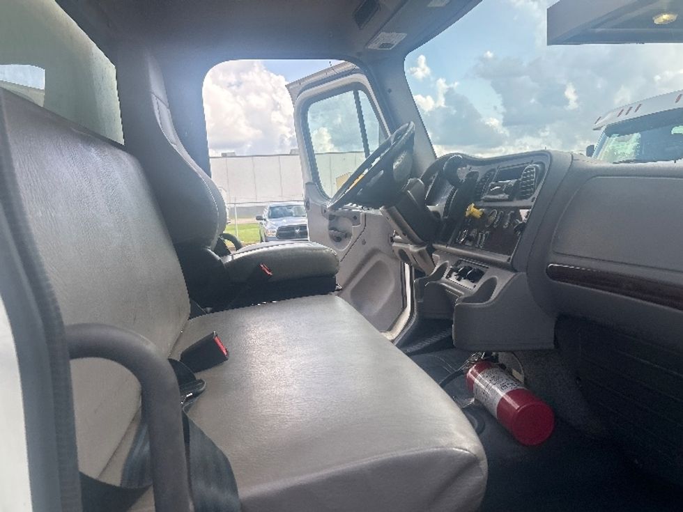 Medium Duty Box Truck-Light and Medium Duty Trucks-Freightliner-2023-M2-Beaumont-TX-95,926\n\t\tmiles-$ 68,750 - Image 21