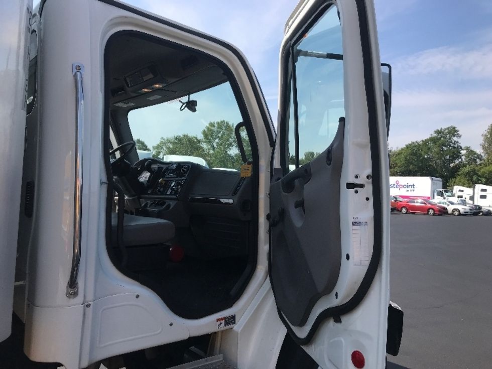 Medium Duty Box Truck-Light and Medium Duty Trucks-Freightliner-2023-M2-Bensalem-PA-75,857\n\t\tmiles-$ 72,000 - Image 20