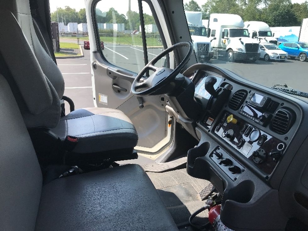 Medium Duty Box Truck-Light and Medium Duty Trucks-Freightliner-2023-M2-Bensalem-PA-75,857\n\t\tmiles-$ 72,000 - Image 22