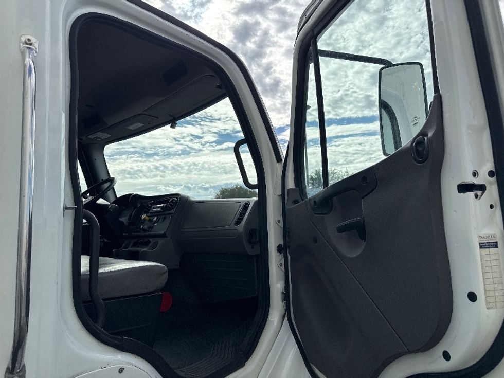 Medium Duty Box Truck-Light and Medium Duty Trucks-Freightliner-2023-M2-Boise-ID-190,654\n\t\tmiles-$ 65,750 - Image 20