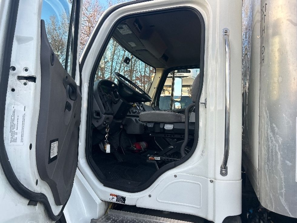 Medium Duty Box Truck-Light and Medium Duty Trucks-Freightliner-2023-M2-Braintree-MA-146,403\n\t\tmiles-$ 62,000 - Image 16