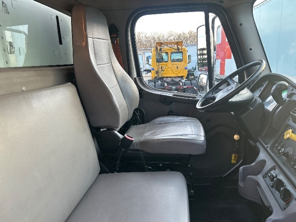 Medium Duty Box Truck-Light and Medium Duty Trucks-Freightliner-2023-M2-Braintree-MA-146,403\n\t\tmiles-$ 62,000 - Image 22