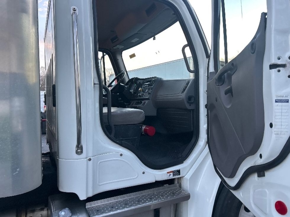 Medium Duty Box Truck-Light and Medium Duty Trucks-Freightliner-2023-M2-Braintree-MA-193,000\n\t\tmiles-$ 54,250 - Image 20