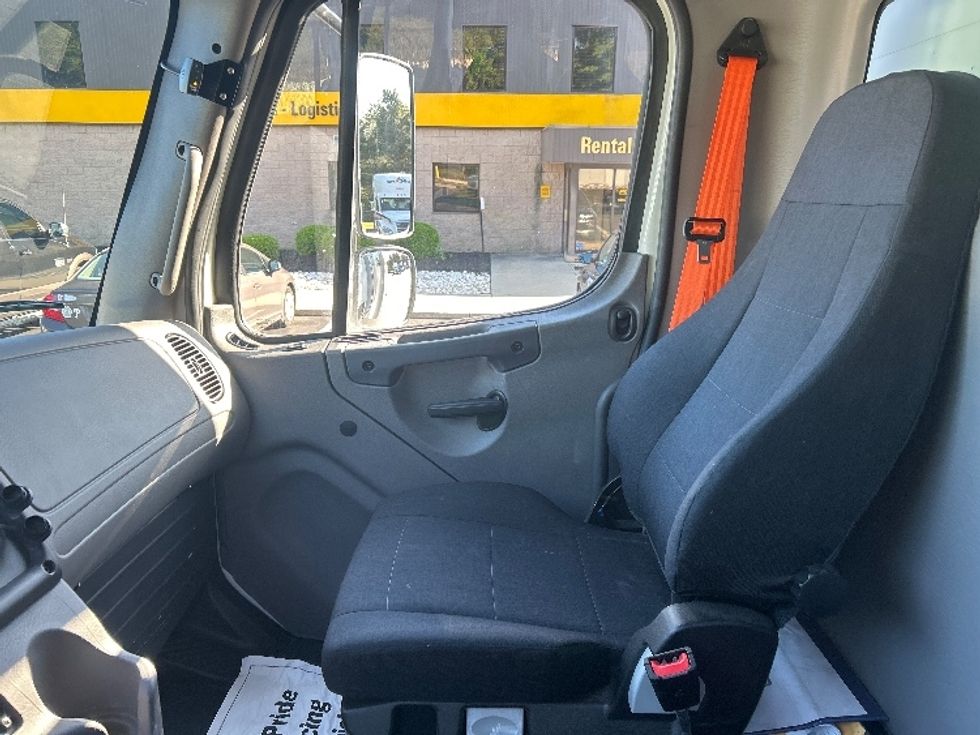 Medium Duty Box Truck-Light and Medium Duty Trucks-Freightliner-2023-M2-Burlington-NJ-110,661\n\t\tmiles-$ 83,500 - Image 19