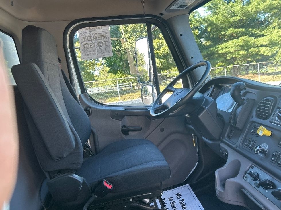 Medium Duty Box Truck-Light and Medium Duty Trucks-Freightliner-2023-M2-Burlington-NJ-110,661\n\t\tmiles-$ 83,500 - Image 22