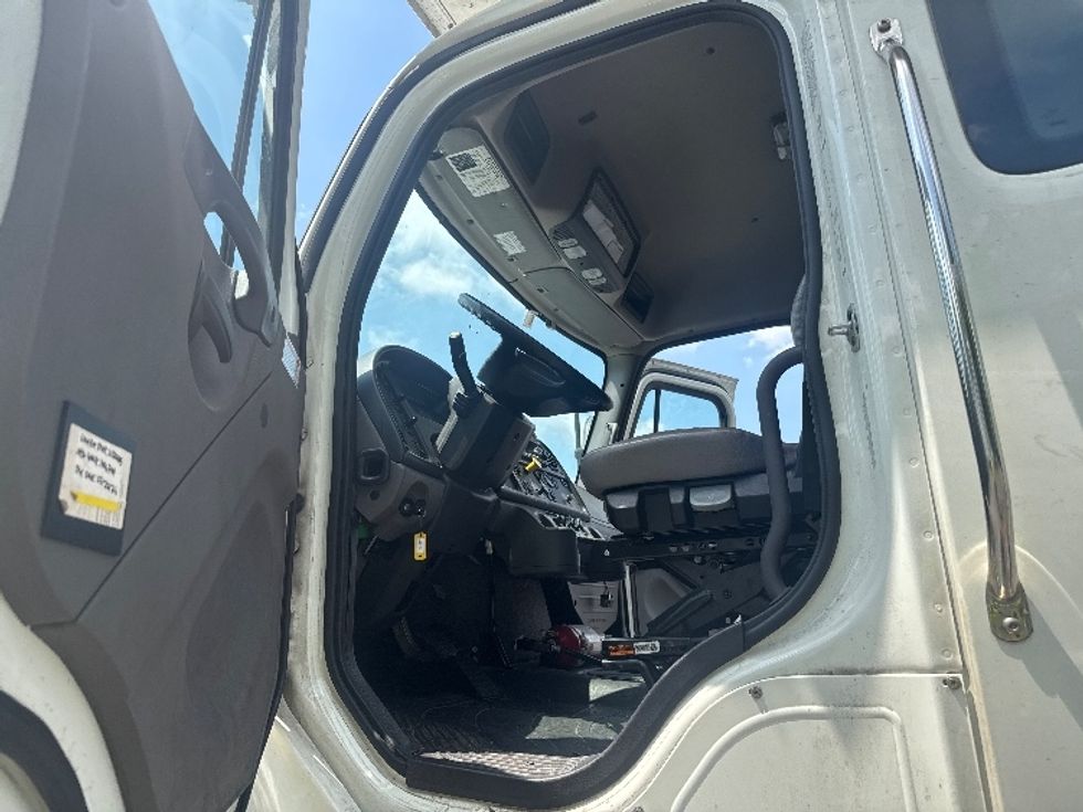 Medium Duty Box Truck-Light and Medium Duty Trucks-Freightliner-2023-M2-Capitol Heights-MD-102,929\n\t\tmiles-$ 95,750 - Image 16