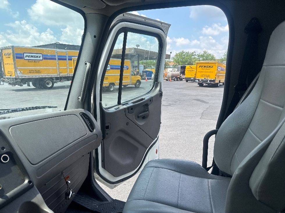 Medium Duty Box Truck-Light and Medium Duty Trucks-Freightliner-2023-M2-Capitol Heights-MD-102,929\n\t\tmiles-$ 95,750 - Image 19