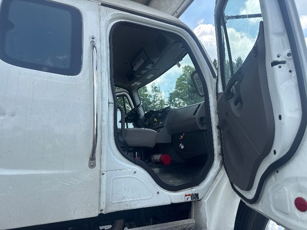 Medium Duty Box Truck-Light and Medium Duty Trucks-Freightliner-2023-M2-Capitol Heights-MD-102,929\n\t\tmiles-$ 95,750 - Image 20