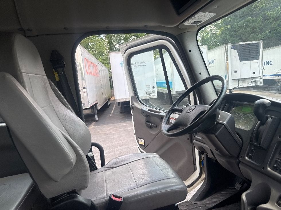 Medium Duty Box Truck-Light and Medium Duty Trucks-Freightliner-2023-M2-Capitol Heights-MD-102,929\n\t\tmiles-$ 95,750 - Image 22
