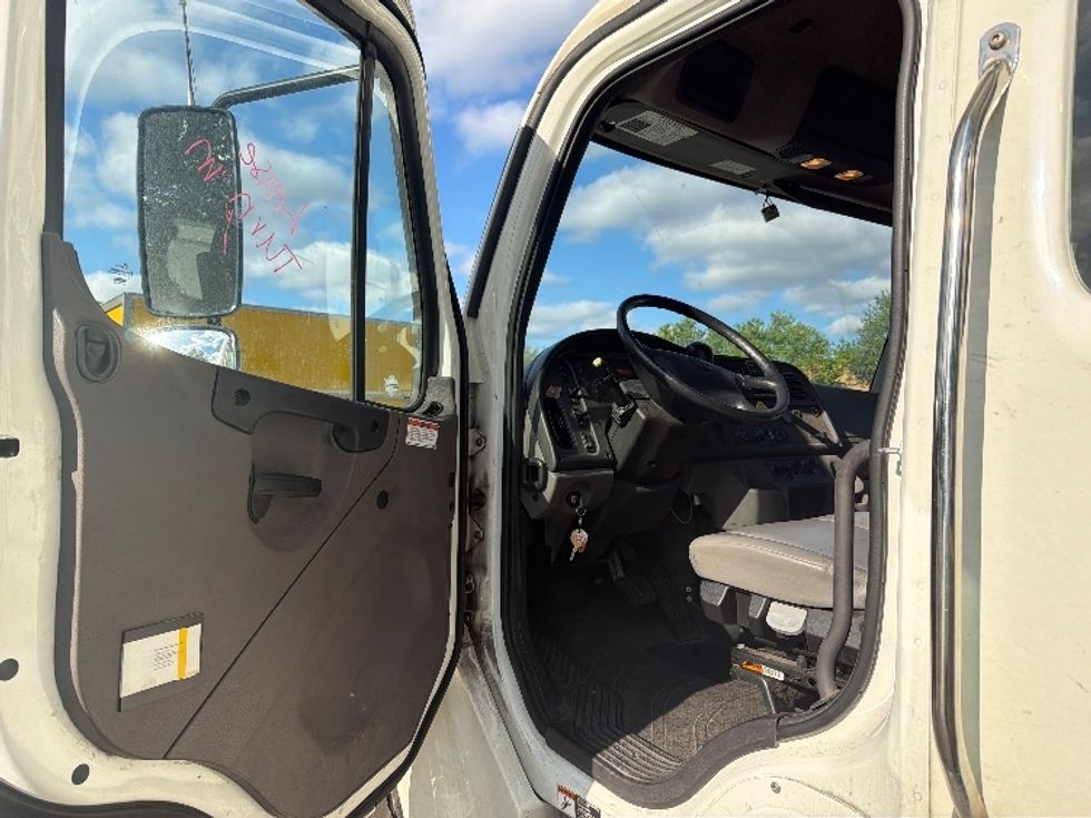Medium Duty Box Truck-Light and Medium Duty Trucks-Freightliner-2023-M2-Capitol Heights-MD-47,695\n\t\tmiles-$ 98,500 - Image 16
