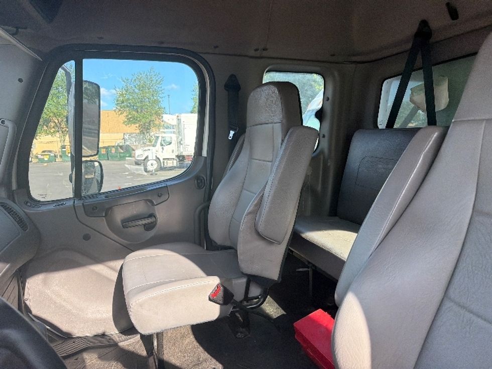Medium Duty Box Truck-Light and Medium Duty Trucks-Freightliner-2023-M2-Capitol Heights-MD-47,695\n\t\tmiles-$ 98,500 - Image 19