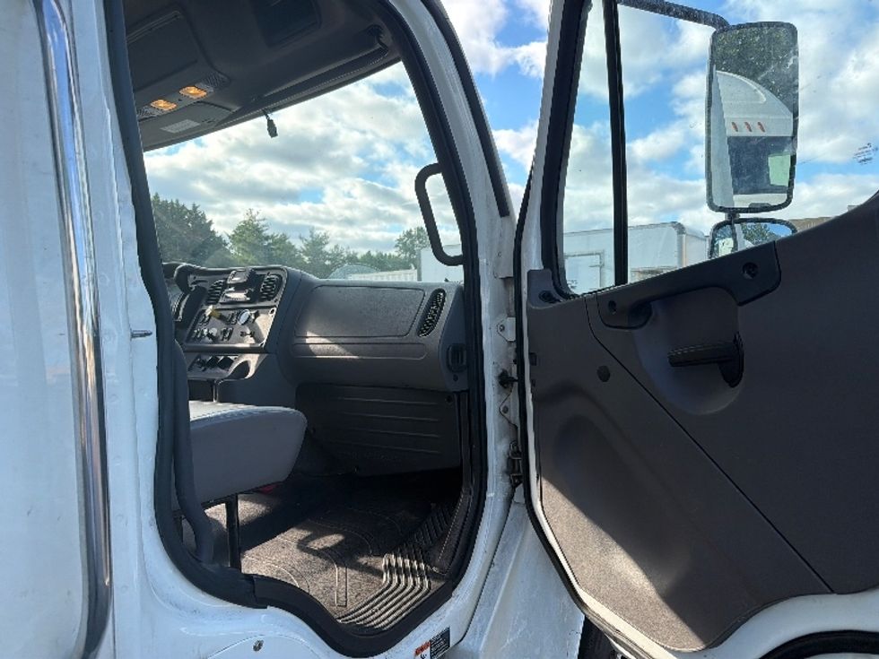 Medium Duty Box Truck-Light and Medium Duty Trucks-Freightliner-2023-M2-Capitol Heights-MD-47,695\n\t\tmiles-$ 98,500 - Image 20