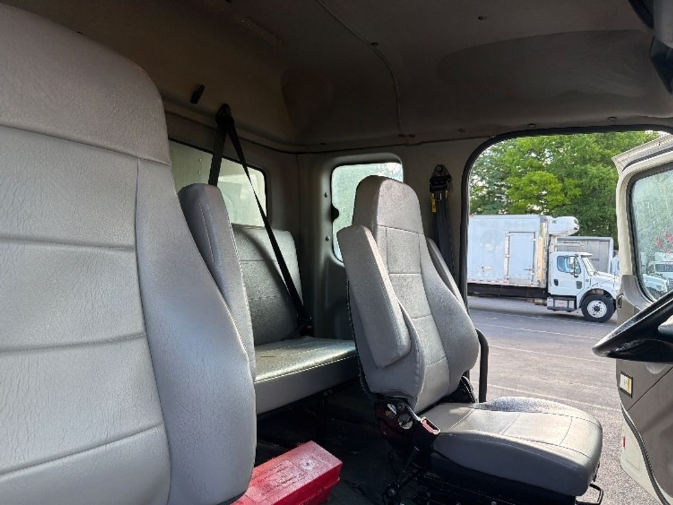 Medium Duty Box Truck-Light and Medium Duty Trucks-Freightliner-2023-M2-Capitol Heights-MD-47,695\n\t\tmiles-$ 98,500 - Image 22