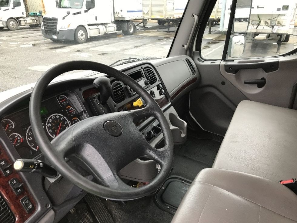 Medium Duty Box Truck-Light and Medium Duty Trucks-Freightliner-2023-M2-Chesapeake-VA-229,950\n\t\tmiles-$ 58,250 - Image 17