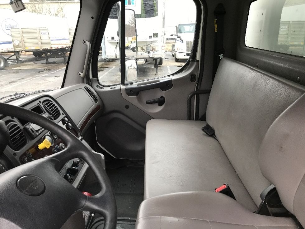 Medium Duty Box Truck-Light and Medium Duty Trucks-Freightliner-2023-M2-Chesapeake-VA-229,950\n\t\tmiles-$ 58,250 - Image 19