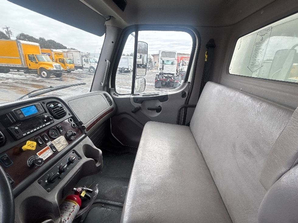 Medium Duty Box Truck-Light and Medium Duty Trucks-Freightliner-2023-M2-Chicopee-MA-269,372\n\t\tmiles-$ 43,750 - Image 19