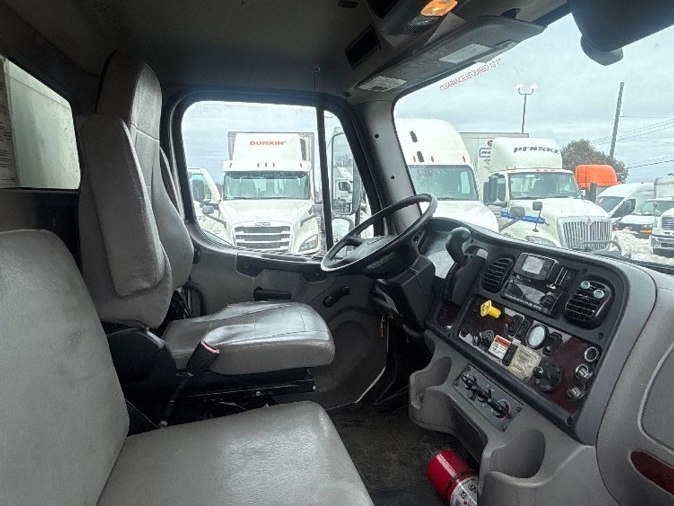 Medium Duty Box Truck-Light and Medium Duty Trucks-Freightliner-2023-M2-Chicopee-MA-269,372\n\t\tmiles-$ 43,750 - Image 22