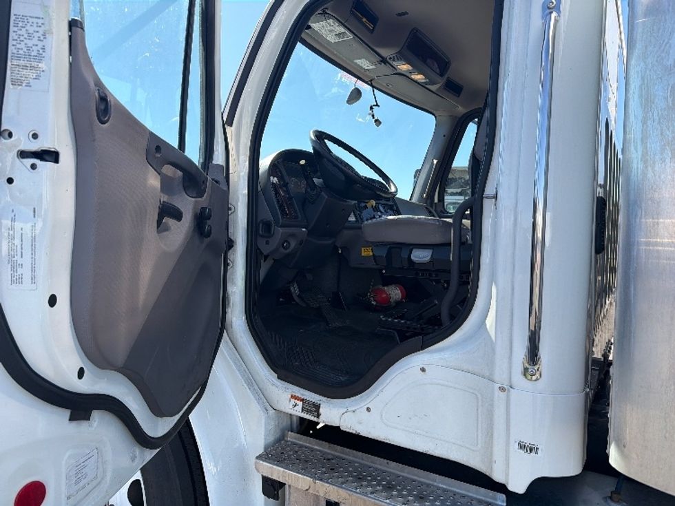 Medium Duty Box Truck-Light and Medium Duty Trucks-Freightliner-2023-M2-Chicopee-MA-97,779\n\t\tmiles-$ 80,000 - Image 16