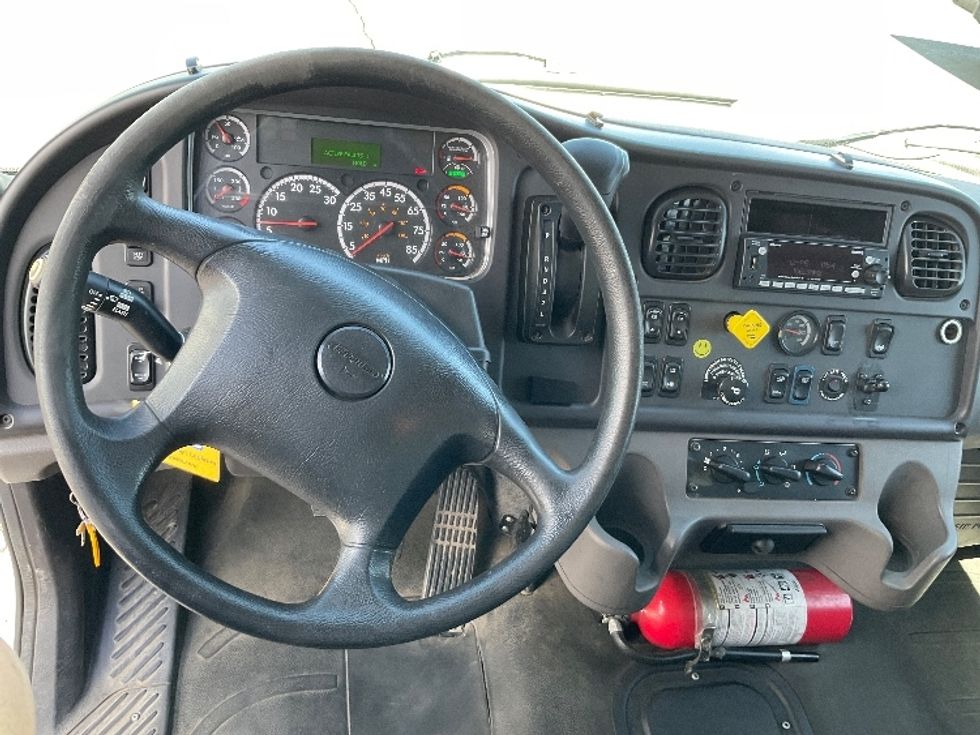Medium Duty Box Truck-Light and Medium Duty Trucks-Freightliner-2023-M2-Colorado Springs-CO-266,825\n\t\tmiles-$ 51,250 - Image 18