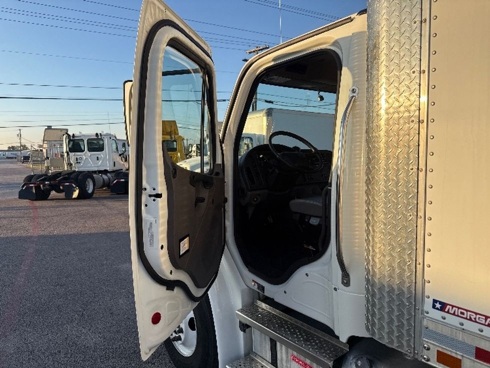 Medium Duty Box Truck-Light and Medium Duty Trucks-Freightliner-2023-M2-Dallas-TX-116,871\n\t\tmiles-$ 74,000 - Image 16