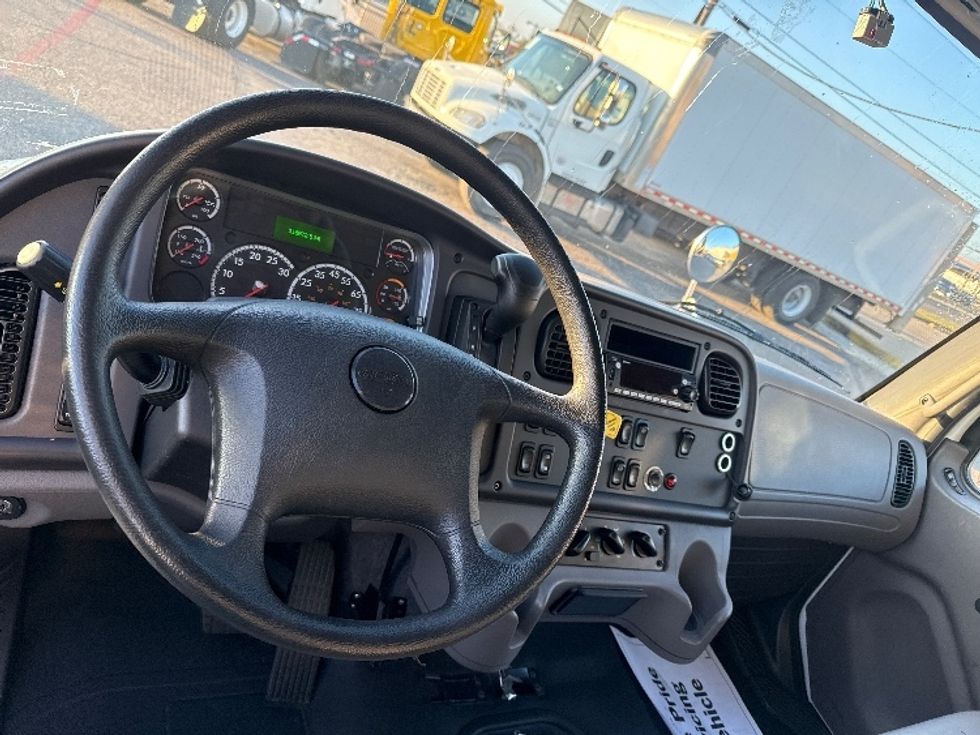 Medium Duty Box Truck-Light and Medium Duty Trucks-Freightliner-2023-M2-Dallas-TX-116,871\n\t\tmiles-$ 74,000 - Image 17
