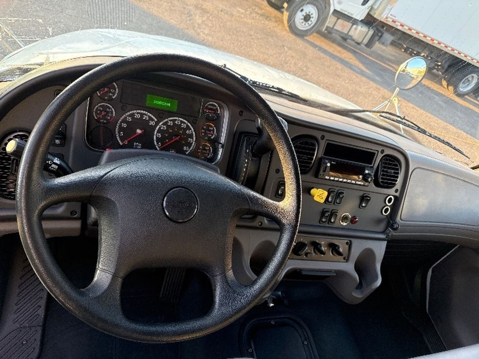 Medium Duty Box Truck-Light and Medium Duty Trucks-Freightliner-2023-M2-Dallas-TX-116,871\n\t\tmiles-$ 74,000 - Image 18