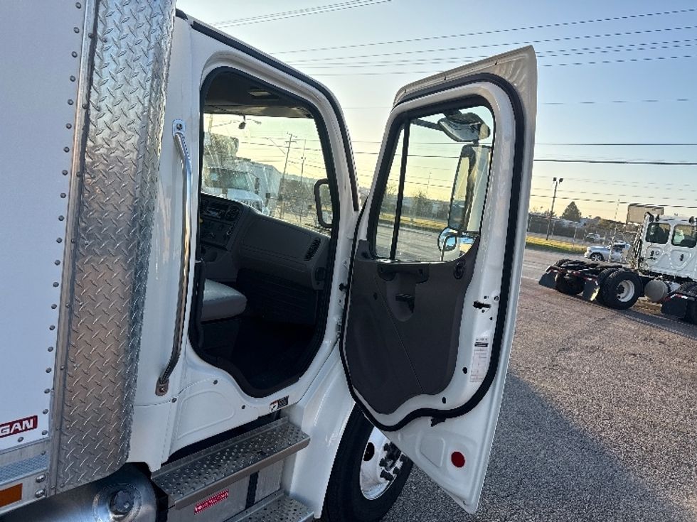 Medium Duty Box Truck-Light and Medium Duty Trucks-Freightliner-2023-M2-Dallas-TX-116,871\n\t\tmiles-$ 74,000 - Image 20