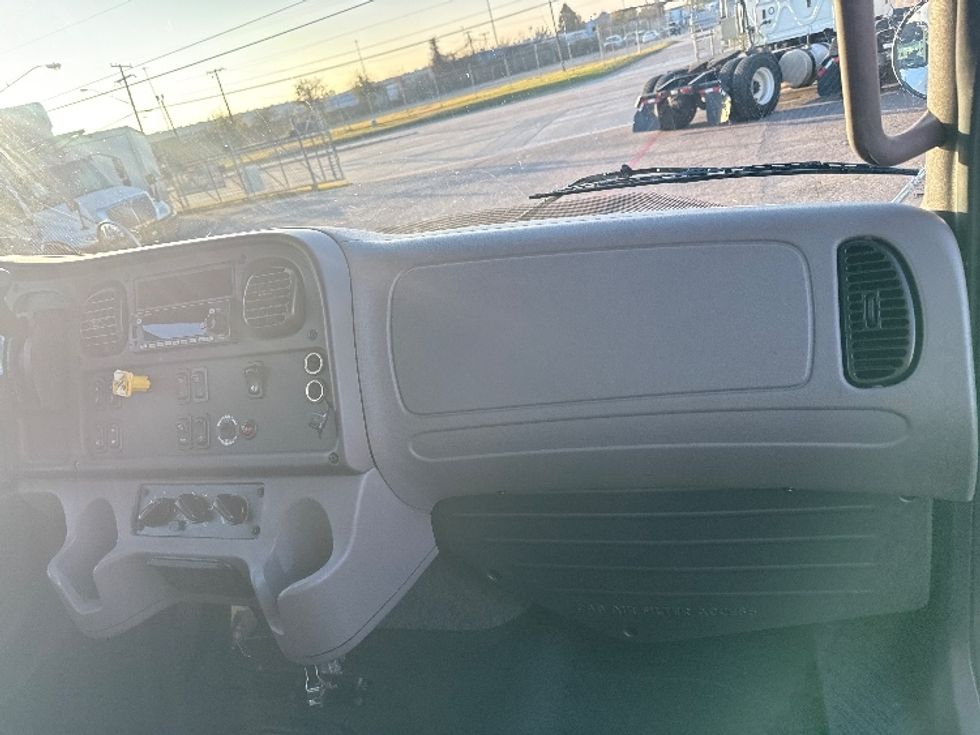 Medium Duty Box Truck-Light and Medium Duty Trucks-Freightliner-2023-M2-Dallas-TX-116,871\n\t\tmiles-$ 74,000 - Image 21