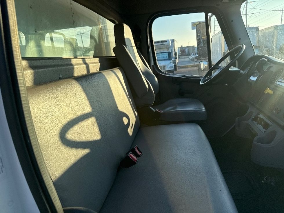 Medium Duty Box Truck-Light and Medium Duty Trucks-Freightliner-2023-M2-Dallas-TX-116,871\n\t\tmiles-$ 74,000 - Image 22
