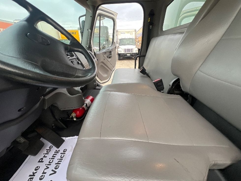 Medium Duty Box Truck-Light and Medium Duty Trucks-Freightliner-2023-M2-Dallas-TX-137,832\n\t\tmiles-$ 69,500 - Image 19