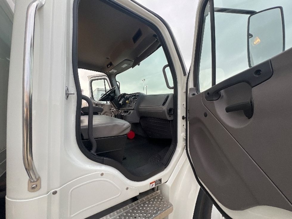 Medium Duty Box Truck-Light and Medium Duty Trucks-Freightliner-2023-M2-Dallas-TX-137,832\n\t\tmiles-$ 69,500 - Image 20