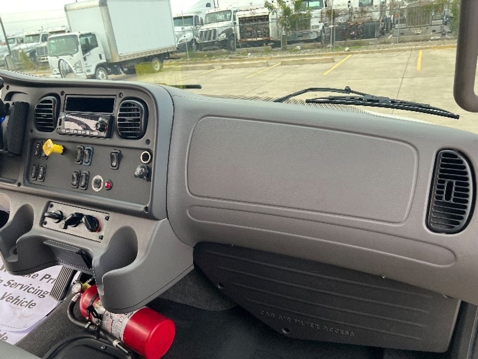 Medium Duty Box Truck-Light and Medium Duty Trucks-Freightliner-2023-M2-Dallas-TX-137,832\n\t\tmiles-$ 69,500 - Image 21