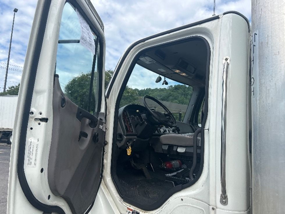 Medium Duty Box Truck-Light and Medium Duty Trucks-Freightliner-2023-M2-Dalton-GA-182,957\n\t\tmiles-$ 68,500 - Image 16