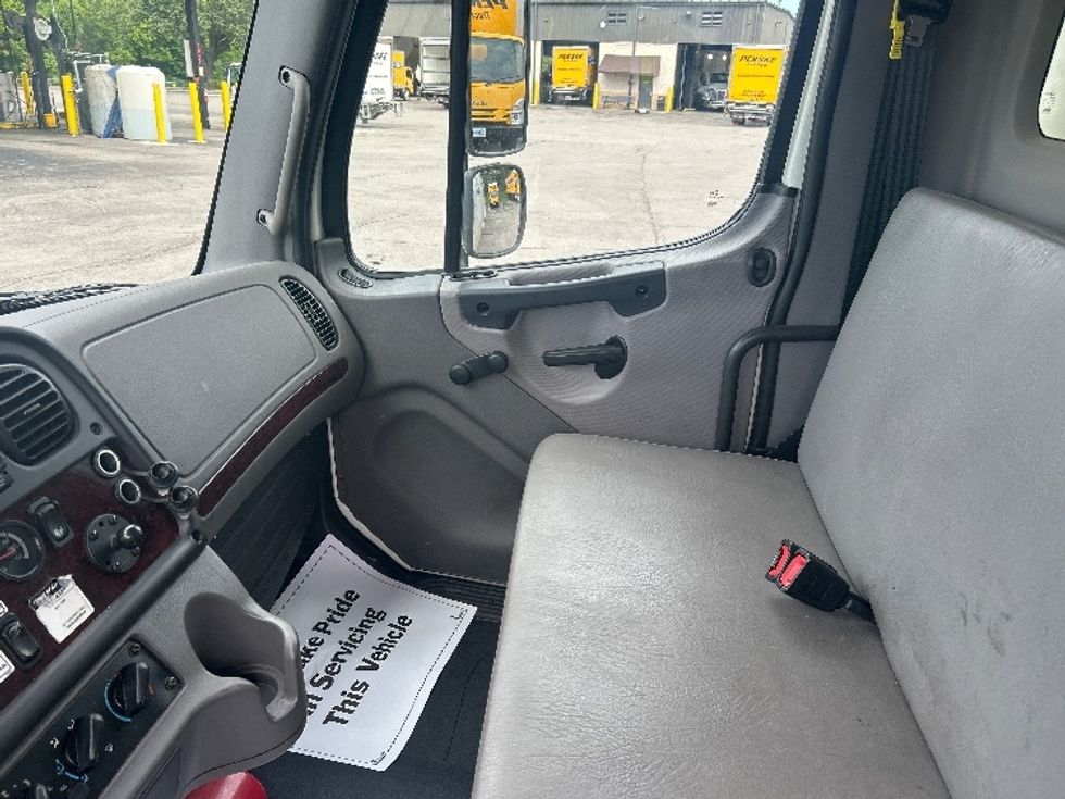 Medium Duty Box Truck-Light and Medium Duty Trucks-Freightliner-2023-M2-Dalton-GA-182,957\n\t\tmiles-$ 68,500 - Image 19