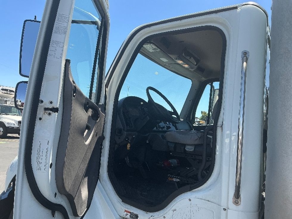 Medium Duty Box Truck-Light and Medium Duty Trucks-Freightliner-2023-M2-Denver-CO-187,096\n\t\tmiles-$ 68,500 - Image 16
