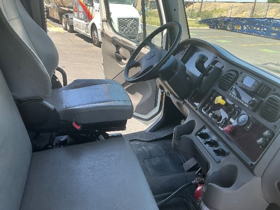 Medium Duty Box Truck-Light and Medium Duty Trucks-Freightliner-2023-M2-Denver-CO-187,096\n\t\tmiles-$ 68,500 - Image 22