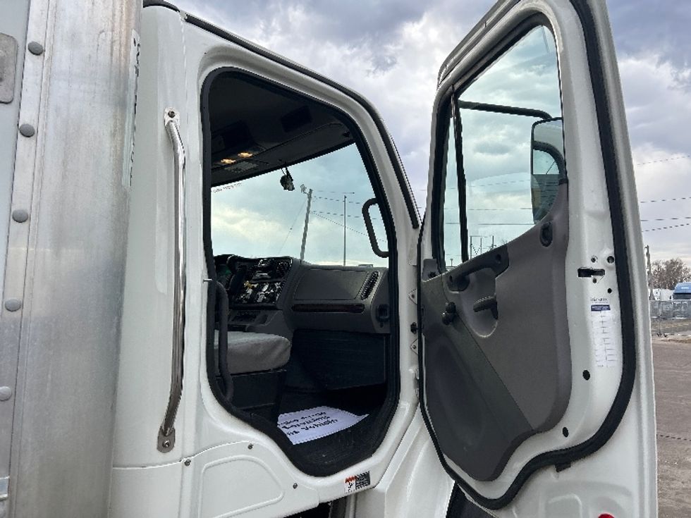 Medium Duty Box Truck-Light and Medium Duty Trucks-Freightliner-2023-M2-Des Moines-IA-216,248\n\t\tmiles-$ 59,250 - Image 20