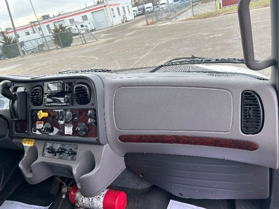 Medium Duty Box Truck-Light and Medium Duty Trucks-Freightliner-2023-M2-Des Moines-IA-216,248\n\t\tmiles-$ 59,250 - Image 21