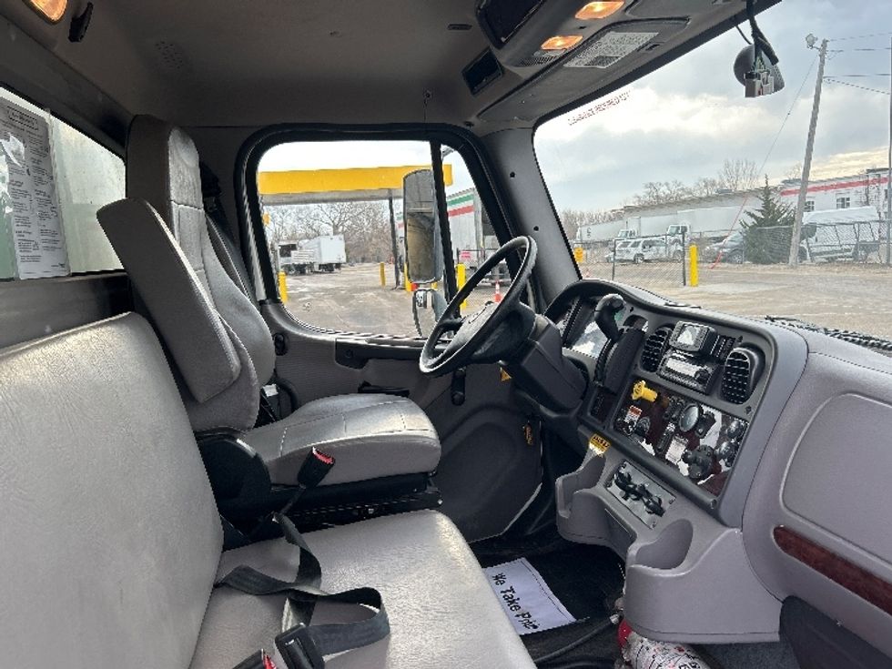 Medium Duty Box Truck-Light and Medium Duty Trucks-Freightliner-2023-M2-Des Moines-IA-216,248\n\t\tmiles-$ 59,250 - Image 22