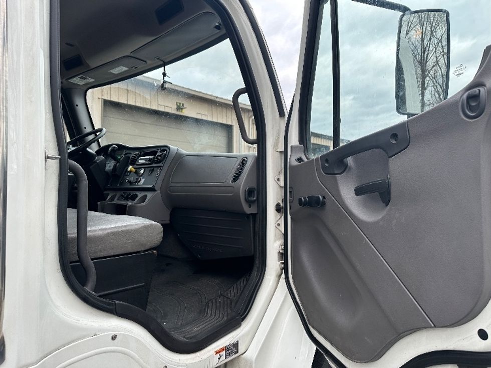 Medium Duty Box Truck-Light and Medium Duty Trucks-Freightliner-2023-M2-Edison-NJ-255,256\n\t\tmiles-$ 50,500 - Image 20