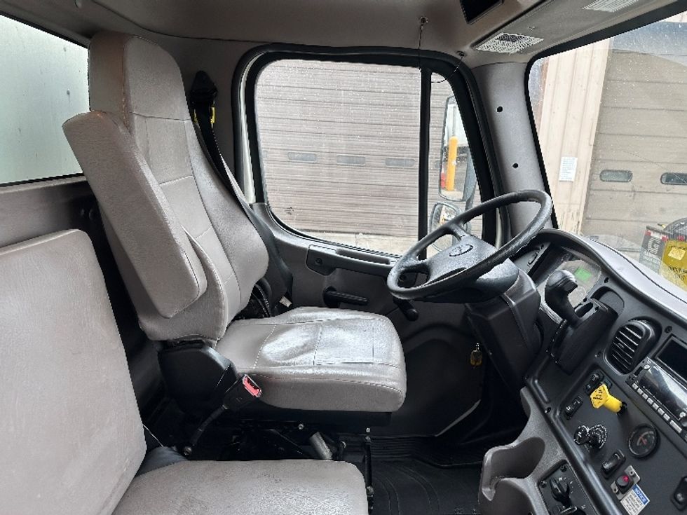 Medium Duty Box Truck-Light and Medium Duty Trucks-Freightliner-2023-M2-Edison-NJ-255,256\n\t\tmiles-$ 50,500 - Image 22