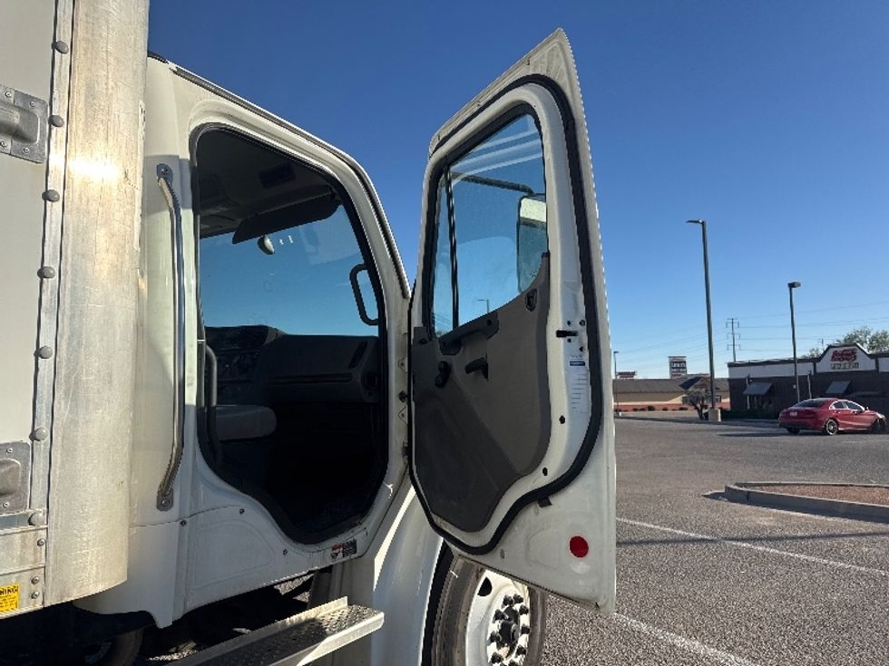 Medium Duty Box Truck-Light and Medium Duty Trucks-Freightliner-2023-M2-El Paso-TX-219,596\n\t\tmiles-$ 60,750 - Image 20