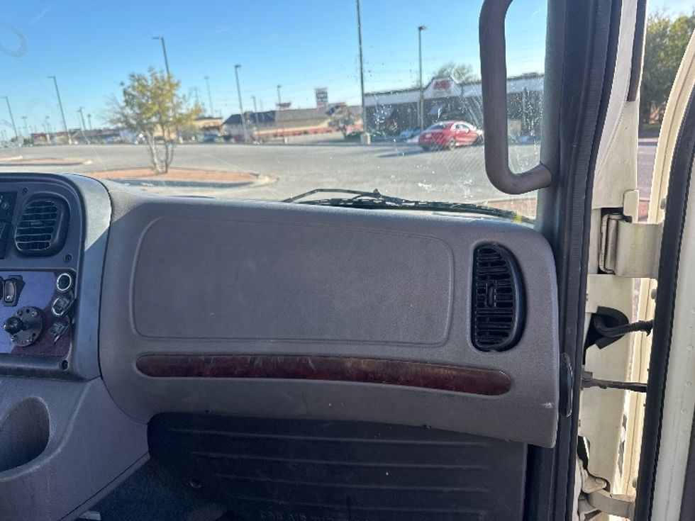 Medium Duty Box Truck-Light and Medium Duty Trucks-Freightliner-2023-M2-El Paso-TX-219,596\n\t\tmiles-$ 60,750 - Image 21