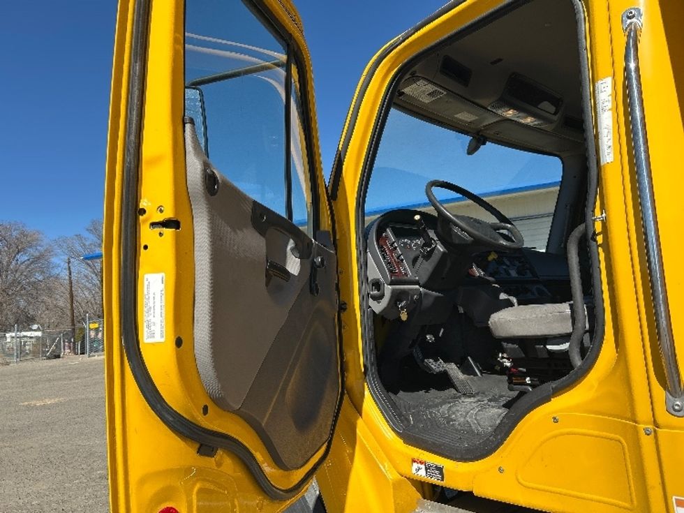 Medium Duty Box Truck-Light and Medium Duty Trucks-Freightliner-2023-M2-Farmington-NM-241,617\n\t\tmiles-$ 51,000 - Image 16