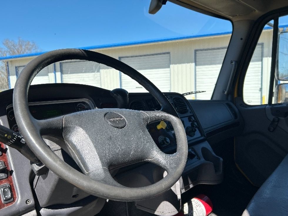 Medium Duty Box Truck-Light and Medium Duty Trucks-Freightliner-2023-M2-Farmington-NM-241,617\n\t\tmiles-$ 51,000 - Image 17