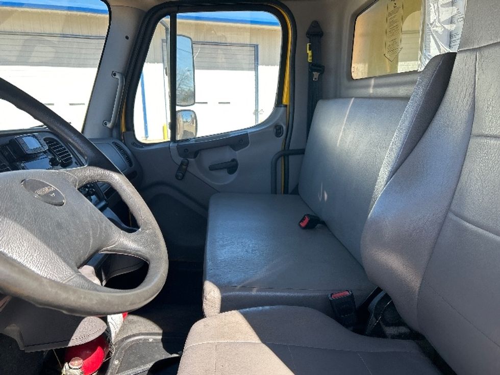 Medium Duty Box Truck-Light and Medium Duty Trucks-Freightliner-2023-M2-Farmington-NM-241,617\n\t\tmiles-$ 51,000 - Image 19