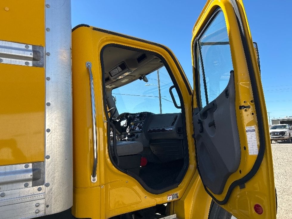 Medium Duty Box Truck-Light and Medium Duty Trucks-Freightliner-2023-M2-Farmington-NM-241,617\n\t\tmiles-$ 51,000 - Image 20
