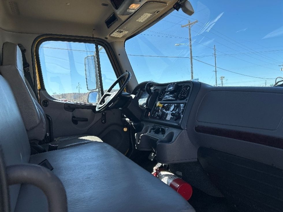 Medium Duty Box Truck-Light and Medium Duty Trucks-Freightliner-2023-M2-Farmington-NM-241,617\n\t\tmiles-$ 51,000 - Image 22