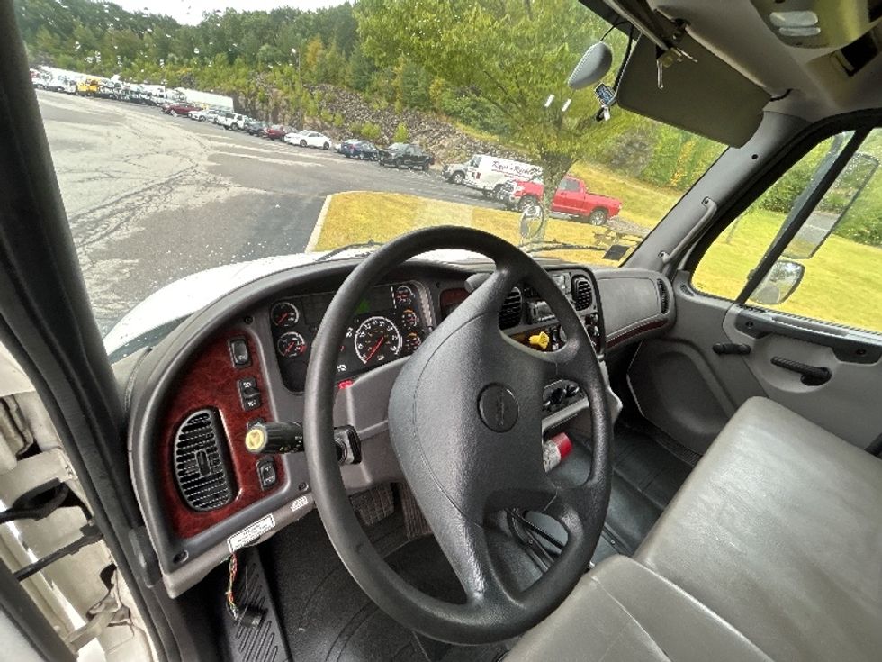 Medium Duty Box Truck-Light and Medium Duty Trucks-Freightliner-2023-M2-Fitchburg-MA-122,213\n\t\tmiles-$ 69,500 - Image 16